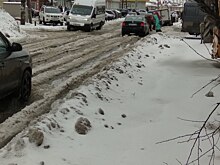В Саратове бабушка с внуком упала под капот автомобиля