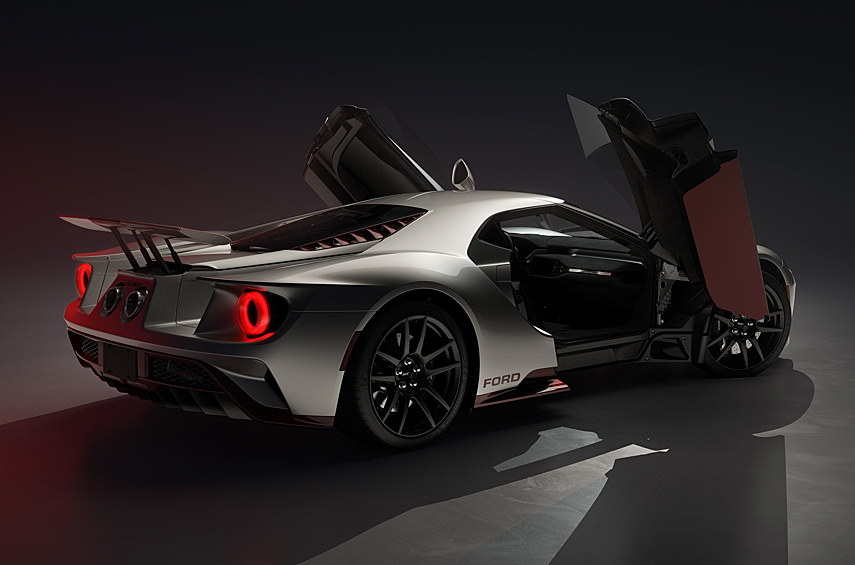 Что касается салона, выбрать можно лишь оттенок алькантары для обивки сиденья водителя и строчки на кресле пассажира — синий или красный. Техника стандартная: 3,5-литровый бензиновый V6 мощностью 669 лошадиных сил сочетается с семиступенчатой роботизированной коробкой передач Getrag