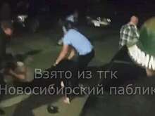 Под Новосибирском неизвестные с пистолетами пытались увезти подростков на машине