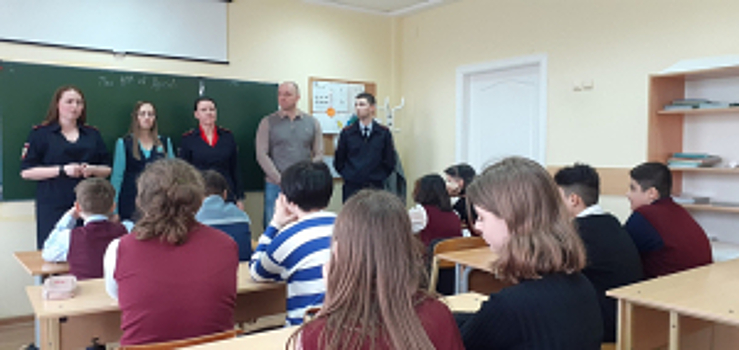 В Калужской области общественники и полицейские провели беседу со школьниками