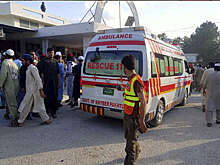 Не менее 40 человек погибли в результате взрыва на съезде партии в Пакистане