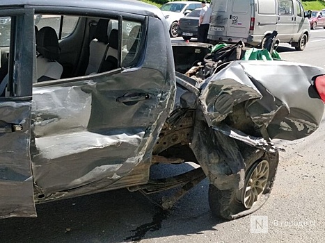 Водитель и пассажир такси пострадали в массовом ДТП на Сенной площади