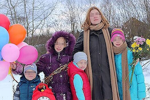 Двоих из 10 приемных детей, которых забрали у москвички из-за побоев, вернут ее сестре