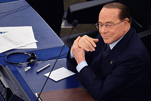 Берлускони снял свою кандидатуру с президентских выборов