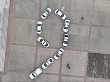 Машины выстроились в цифру 9: «Бессмертный автополк» проехал по Костроме
