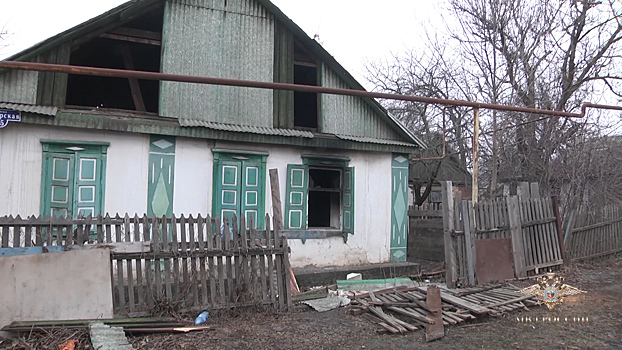 В городе Шахты Ростовской области полицейский спас из огня двух местных жителей