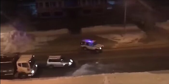На Сахалине полицейские забросали автоугонщика снежками