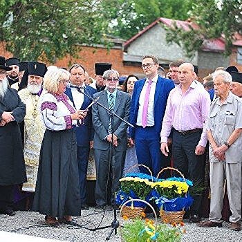 Палачи и жертвы. Во Львовской области освятили памятник ОУН-УПА*, установленный на еврейском кладбище