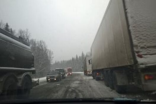 Жители Михайловска не могли уехать домой из-за пробок и непогоды