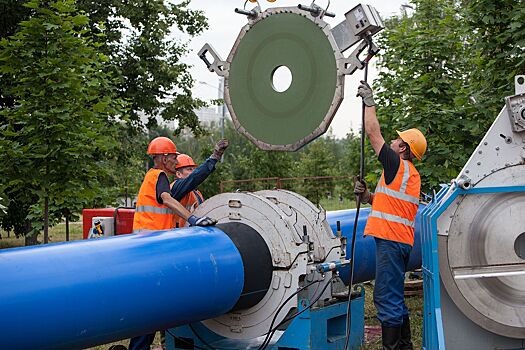 Более километра водопроводной сети обновляют на Ботанической улице в Марфино