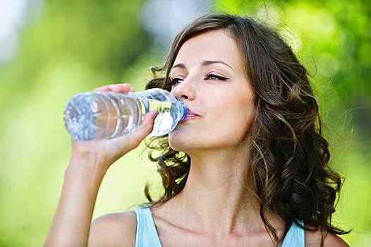 Российский врач рассказала, сколько воды надо пить летом