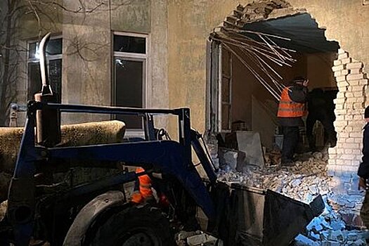 Пьяный россиянин на грузовике снес стену многоквартирного дома