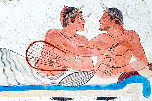 Мужчины снялись в порно на фоне древнего храма и вызвали возмущение в сети