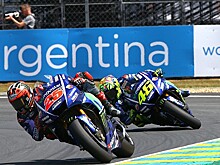 Виньялес — победитель Гран-при Франции MotoGP, Росси сошёл на финальном круге