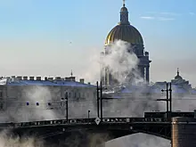 Петербуржцы сняли на видео «ковшовую» уборку города ото льда