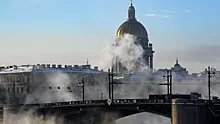 Петербуржцы сняли на видео «ковшовую» уборку города ото льда