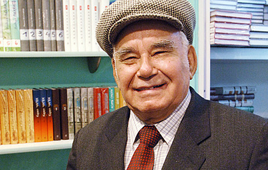 В Москве открыли мемориальную доску в память о журналисте и писателе Василии Пескове