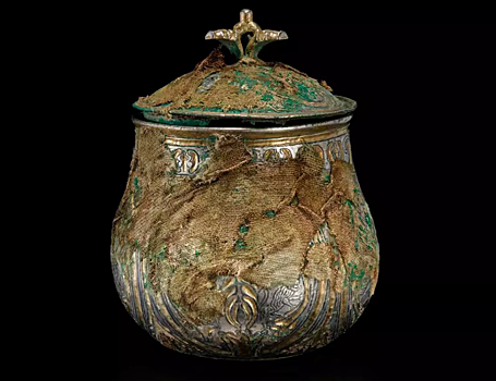 Найденный в кладе викингов сосуд прибыл из Ирана