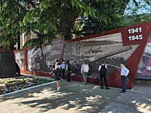Пятнадцатиметровая мозаика из фотоснимков ветеранов появилась в Туапсе