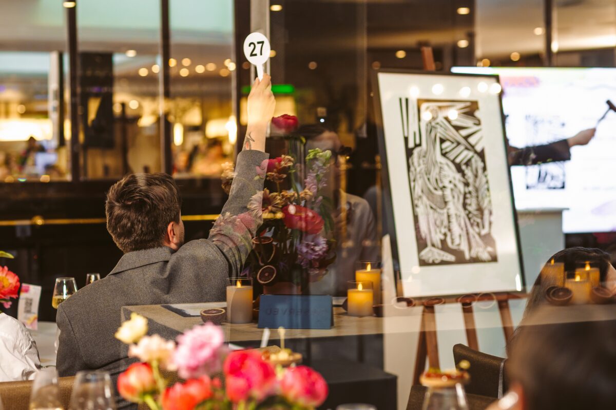 Искусство помогать: «В Петербурге светло» установил новый рекорд