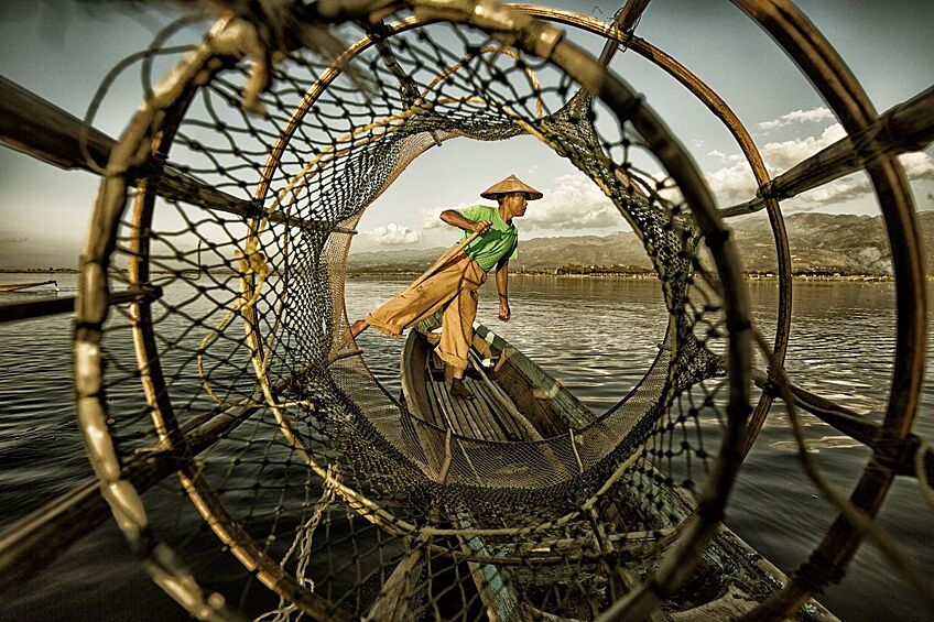 "Рыбак на озере Инле". Мьянма. Первое место в категории “До 20” – снимок юного китайского фотографа.
