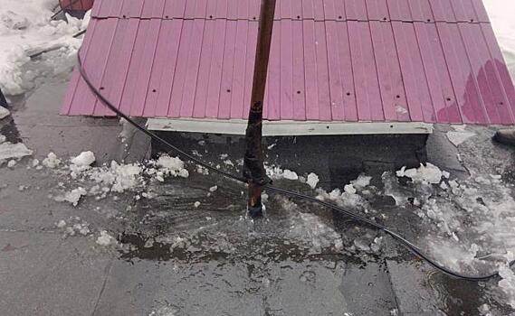 В курском доме на Заводской, 39‑б нашли причину залития кровли