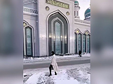 Имам отреагировал на откровенную фотосессию полуголой москвички возле мечети