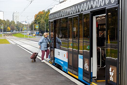 Около 40 новых приподнятых платформ на трамвайных остановках оборудовали в Москве в 2023 году
