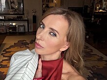 56-летняя Светлана Бондарчук показала себя в рокерском образе с дырявыми брюками