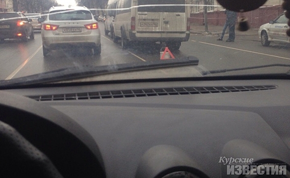 В Курске на улице Ленина столкнулись две маршрутки