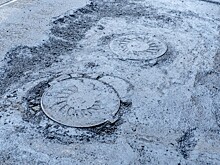 Маленькая девочка провалилась в заснеженный люк в Краснодаре