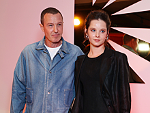 Обнял и шептал на ухо: женатого Игоря Верника подозревают в романе с молодой актрисой