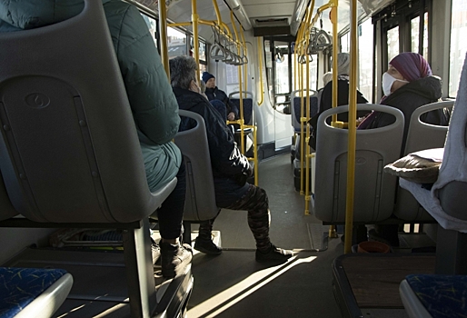 В омском автобусе внезапно умер 37-летний мужчина