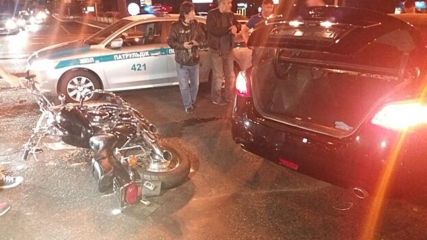 Мотоцикл столкнулся с Nissan в Алматы, есть пострадавшие