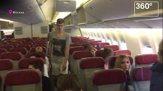 В Шереметьево самолет с туристами, летящими в Крым, задержали на 12 часов