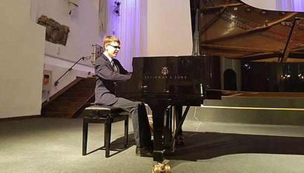 В Калининграде 16-летний слепой музыкант Никита Плетнёв выступил вместе со знаменитым пианистом Борисом Березовским