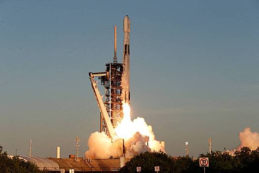 SpaceX приостановила запуски Falcon 9