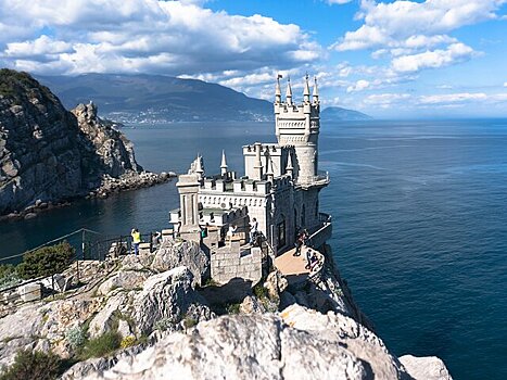 Аксенов оценил возможность закрытия турсезона в Крыму