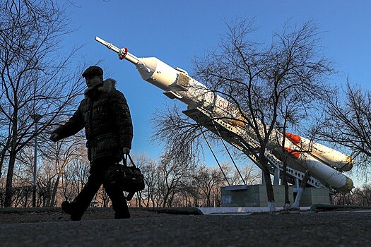 Россия передала Казахстану спутник на Байконуре за 1 рубль