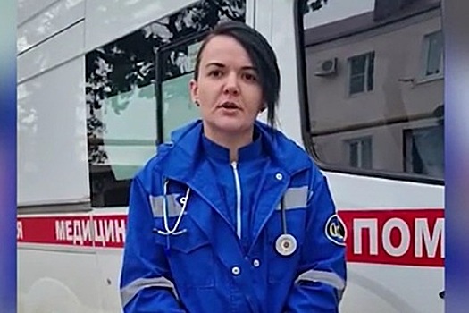 Врачу скорой в России пришлось идти к пациентке полтора километра по сугробам