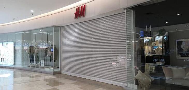Популярный магазин с брендовой одеждой закрылся во Владивостоке: покупатели в недоумении