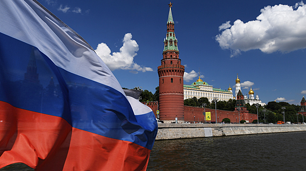 Правительство одобрило изменения в законы о флаге и гимне России