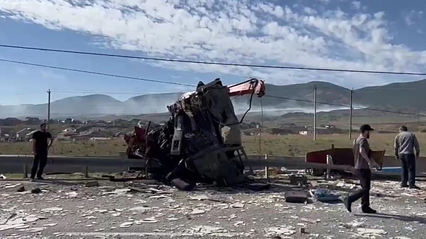 В Республике Дагестан полицейские устанавливают обстоятельства ДТП со смертельным исходом