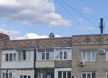 Народ, угомонитесь: жительницу Каменска-Шахтинского напугали подростки на крыше девятиэтажки