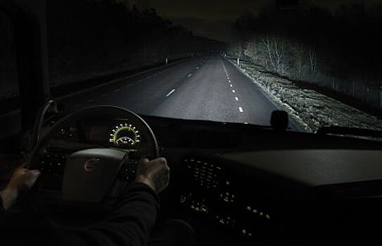 Какие приемы помогут водителю хорошо видеть ночную дорогу