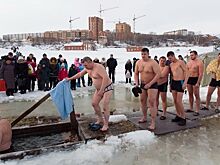 Новосибирец нырнул в прорубь с камерой на голове