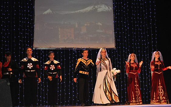 «Мистер Этно» сыграл на калужской сцене армянскую свадьбу