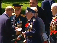 Ветеран передал Путину письмо и попал на видео