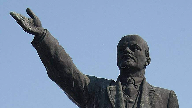 Памятникам Ленину предрекли снос в России