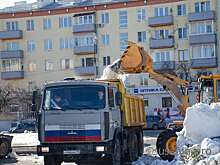 Жители Ижевска заподозрили коммунальщиков в вывозе воздуха вместо снега